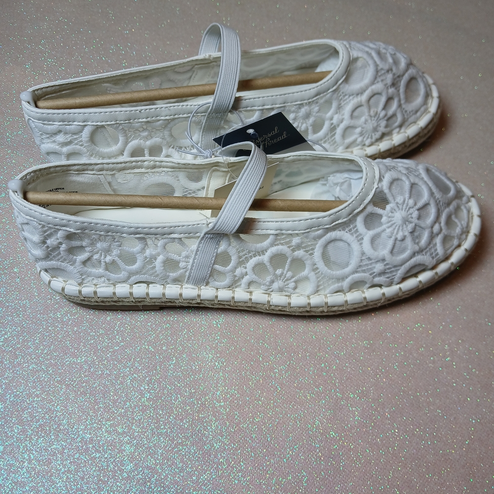 Universal Thread White Floral Lace Flats - Picture 2 of 3